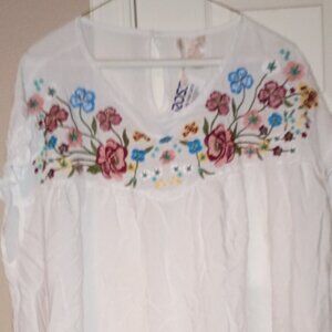 3X flower embroided blouse